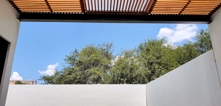 Casa en Tequisquiapan, una planta, nueva. Col. Santa Fe