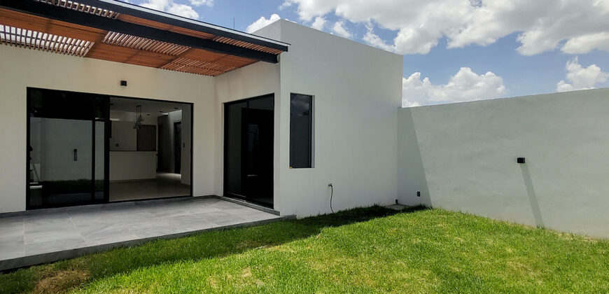 Casa en Tequisquiapan, una planta, nueva. Col. Santa Fe