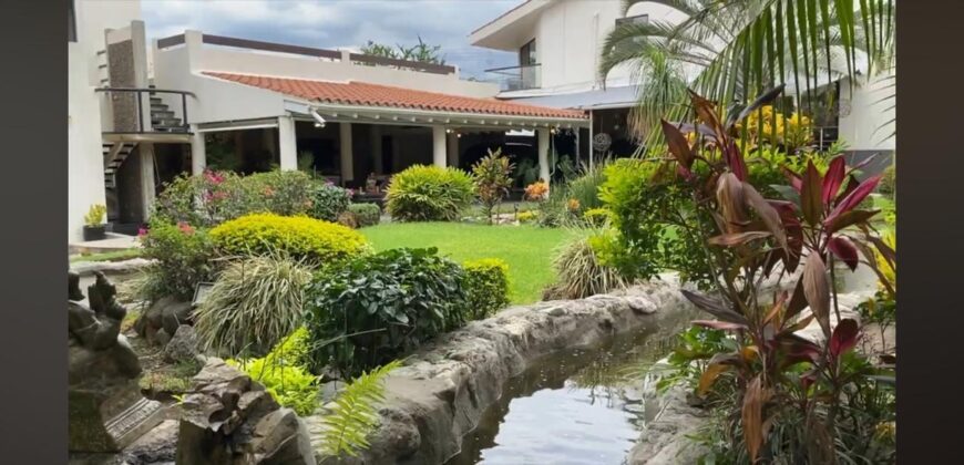 Hermosa casa en Venta en Fraccionamienito Burgos, Temixco