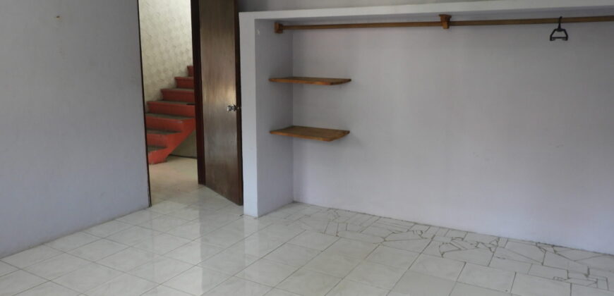 EXCELENTE CASA CERCA DE LA U.V. USBI, XALAPA Y LOS LAGOS, 2 RECAMARAS en P.B. $2,400,000.00