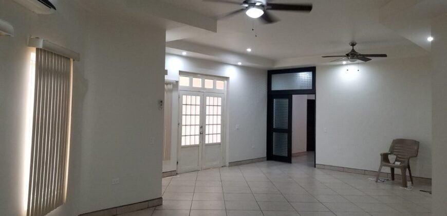 Venta de casa, excelentes condiciones y ubicación