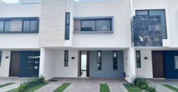 Casa en venta en Zapopan Norte, Coto Cerezo Valle imperial