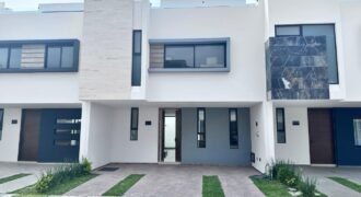 Casa en venta en Zapopan Norte, Coto Cerezo Valle imperial