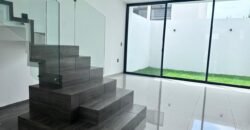 Casa en venta en Zapopan Norte, Coto Cerezo Valle imperial