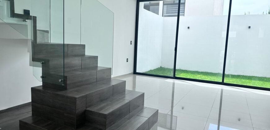 Casa en venta en Zapopan Norte, Coto Cerezo Valle imperial
