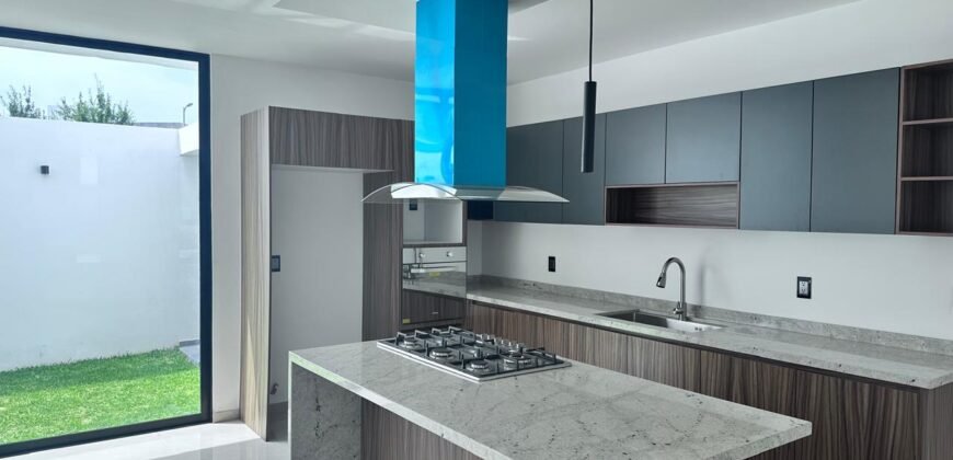 Casa en venta en Zapopan Norte, Coto Cerezo Valle imperial