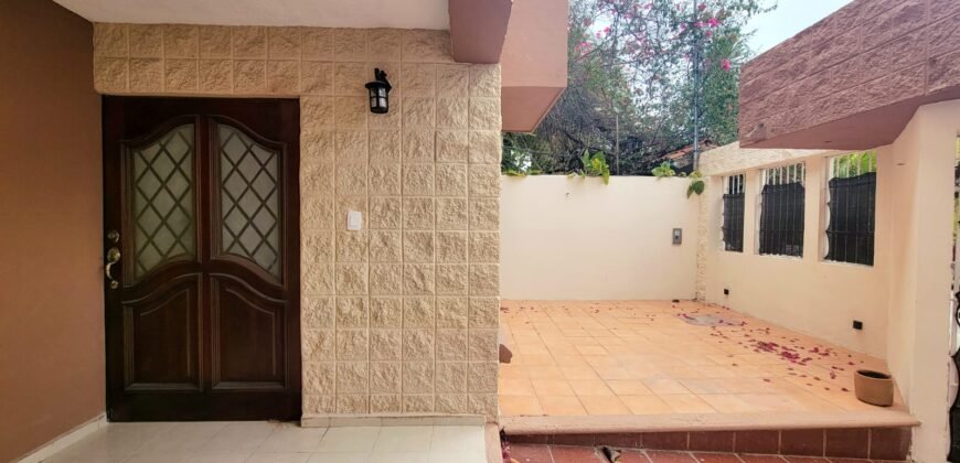 HERMOSA CASA EN SM 51