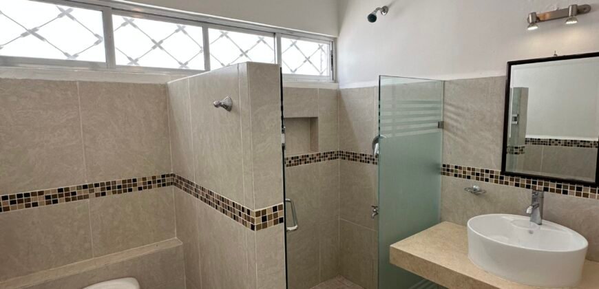 Casa en venta en Gran San Pedro Cholul con terraza y jardín amplio