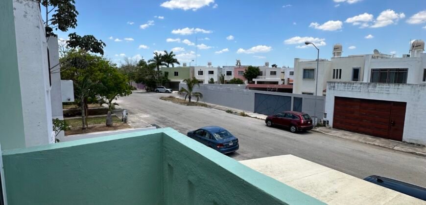 Casa en venta en Gran San Pedro Cholul con terraza y jardín amplio