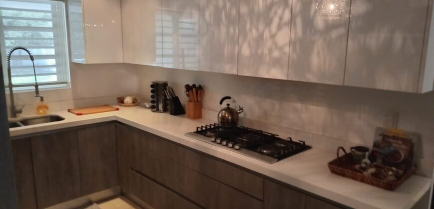 Casa en Venta de 4 niveles en Cumbres Madeira Sector Alpes