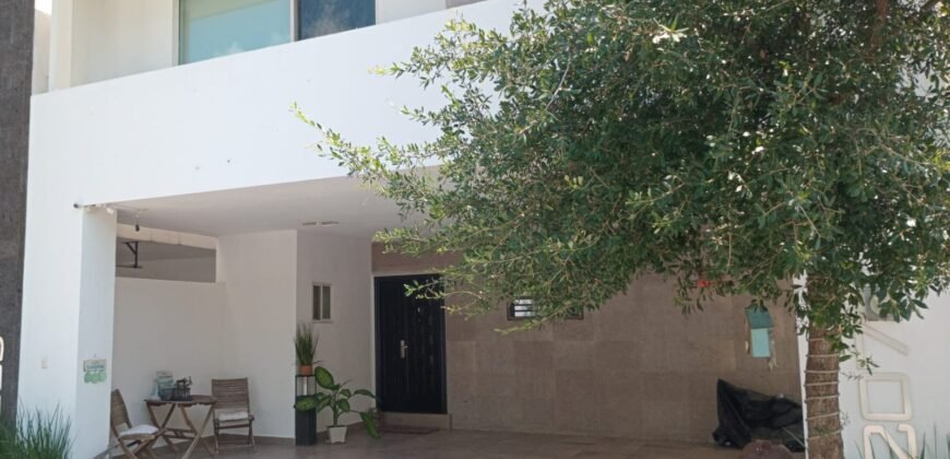 Casa en Venta de 4 niveles en Cumbres Madeira Sector Alpes