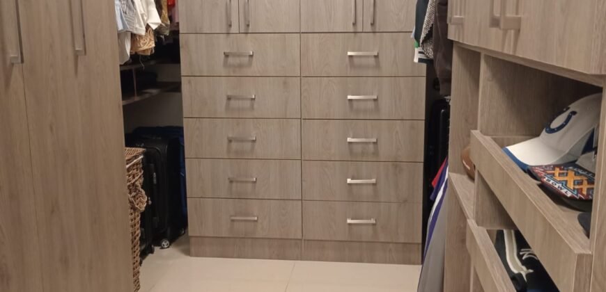 Casa en Venta de 4 niveles en Cumbres Madeira Sector Alpes