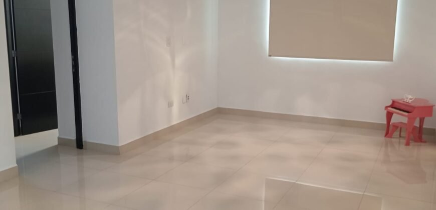 Casa en Venta de 4 niveles en Cumbres Madeira Sector Alpes