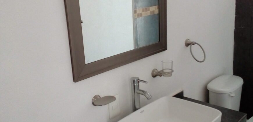 HERMOSA CASA EN FRACCIONAMIENTO PRIVADO CERCA DE ESCUELAS CENTROS COMERCIALESY VIALIDADES