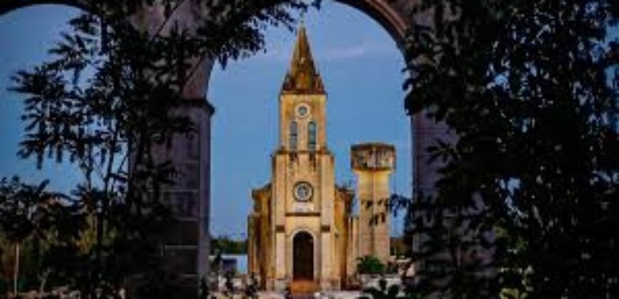 Terreno Comercial o para departamentos en Zona Country