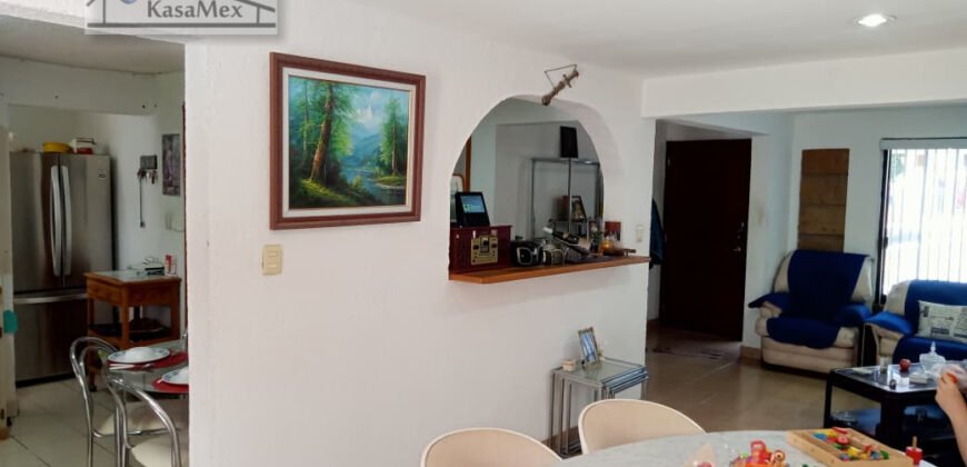 Acogedora Casa, Transito Local, Enorme Potencial, Altísima Plusvalía, Zona Muy Segura. MAGNIFICO PRECIO