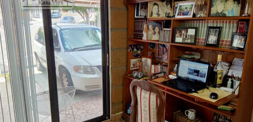 Acogedora Casa, Transito Local, Enorme Potencial, Altísima Plusvalía, Zona Muy Segura. MAGNIFICO PRECIO