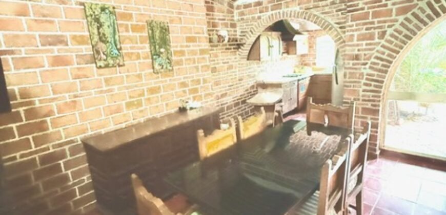 Fixer Upper, San Cristóbal Lakefront