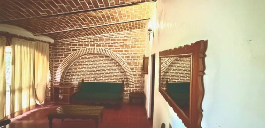 Fixer Upper, San Cristóbal Lakefront