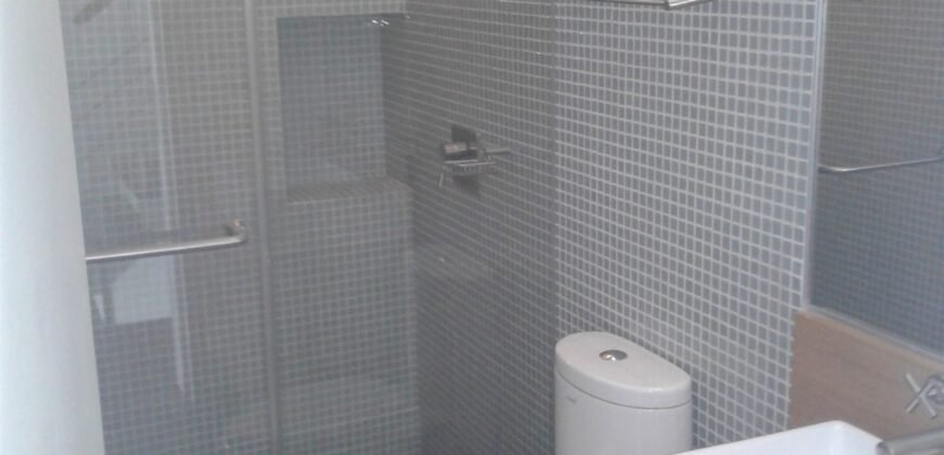 SE RENTA MODERNA CASA EN PROYECTO PRIVADO CON ACCESO CONTROLADO CENTRICAMENTO UBICADA A SOLO 5 MIN. DE LA ZONA RÍO, GARITA DE SAN ISIDRO, PLAZAS COMERCIALES, COLEGIOS, RESTAURANTES, BANCOS, HOTELES GIMNASIOS Y MÁS.