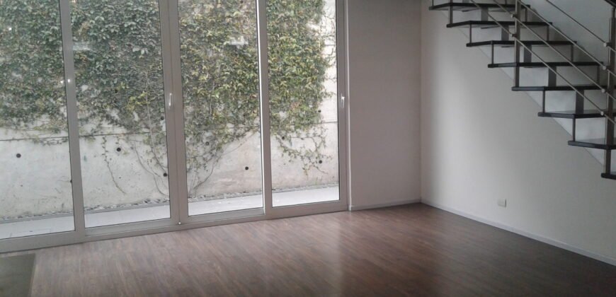 SE RENTA MODERNA CASA EN PROYECTO PRIVADO CON ACCESO CONTROLADO CENTRICAMENTO UBICADA A SOLO 5 MIN. DE LA ZONA RÍO, GARITA DE SAN ISIDRO, PLAZAS COMERCIALES, COLEGIOS, RESTAURANTES, BANCOS, HOTELES GIMNASIOS Y MÁS.