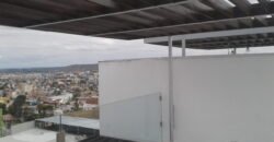 SE RENTA MODERNA CASA EN PROYECTO PRIVADO CON ACCESO CONTROLADO CENTRICAMENTO UBICADA A SOLO 5 MIN. DE LA ZONA RÍO, GARITA DE SAN ISIDRO, PLAZAS COMERCIALES, COLEGIOS, RESTAURANTES, BANCOS, HOTELES GIMNASIOS Y MÁS.