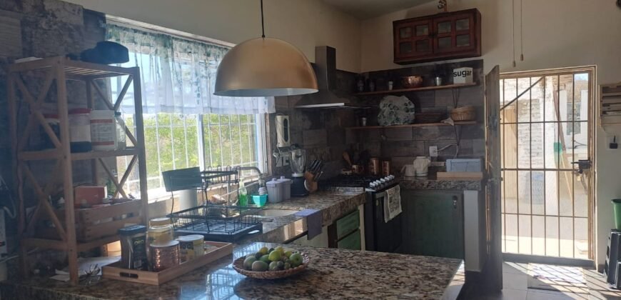 Se vende Casa Campestre a 10 min de Mazatlán 4 recámaras, comodidades de ciudad y detalles de lujo, con granja orgánica autosustentable. $7.900,000 pesos mexicanos.