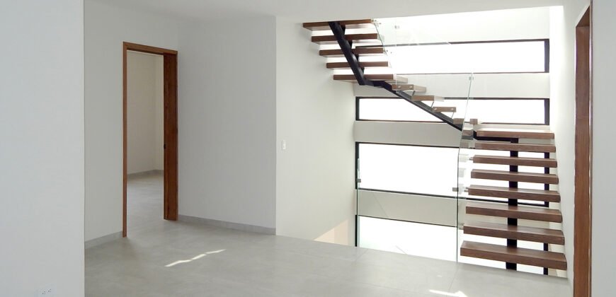 Hermosa Casa Nueva en Arbolada Bosques de Santa Anita, Tlajomulco. 236 Mts.