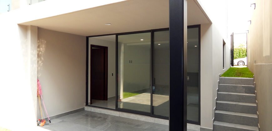 Casa Nueva en Punto Sur Elite, Tlajomulco. 306 Mts.