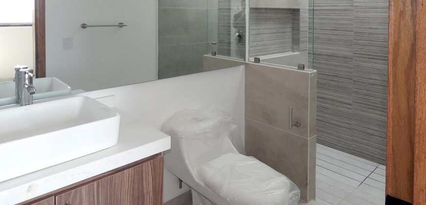 Hermosa Casa Nueva en Arbolada Bosques de Santa Anita, Tlajomulco. 236 Mts.