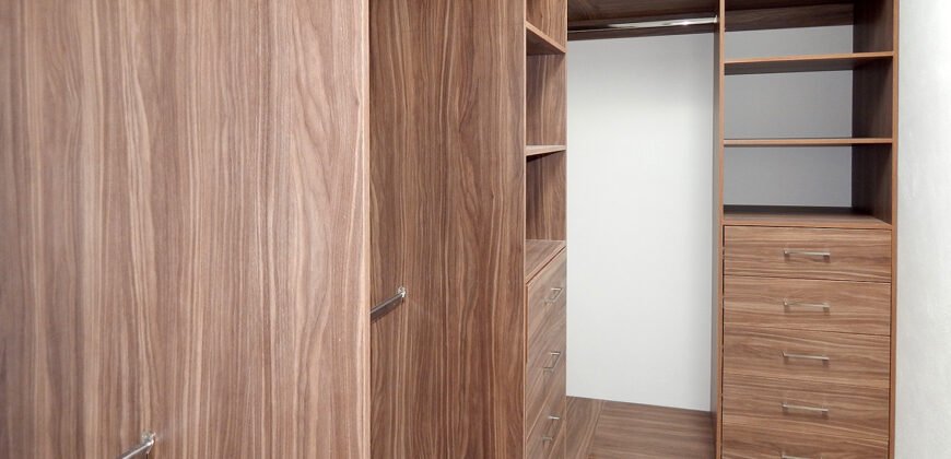 Hermosa Casa Nueva en Arbolada Bosques de Santa Anita, Tlajomulco. 236 Mts.