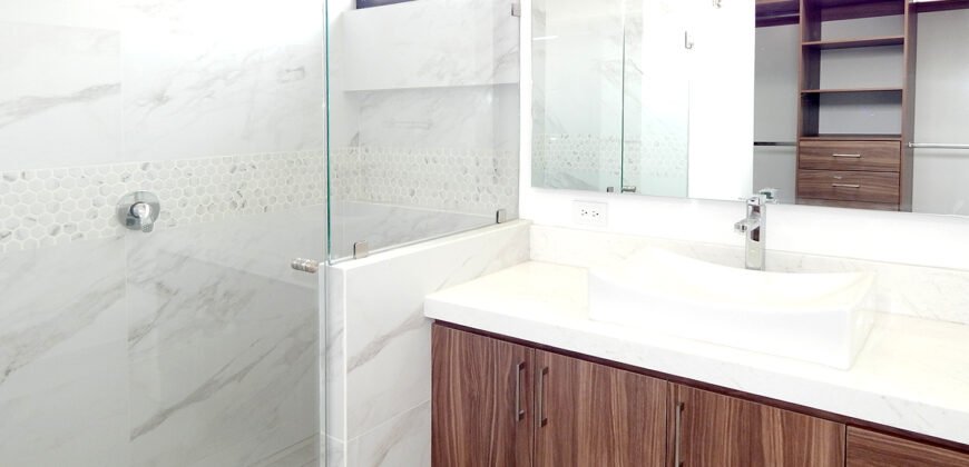 Hermosa Casa Nueva en Arbolada Bosques de Santa Anita, Tlajomulco. 236 Mts.