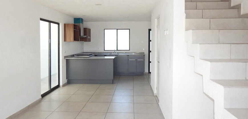 Casa en Venta en ADAMAR Residencial, Tlajomulco. 93 Mts.