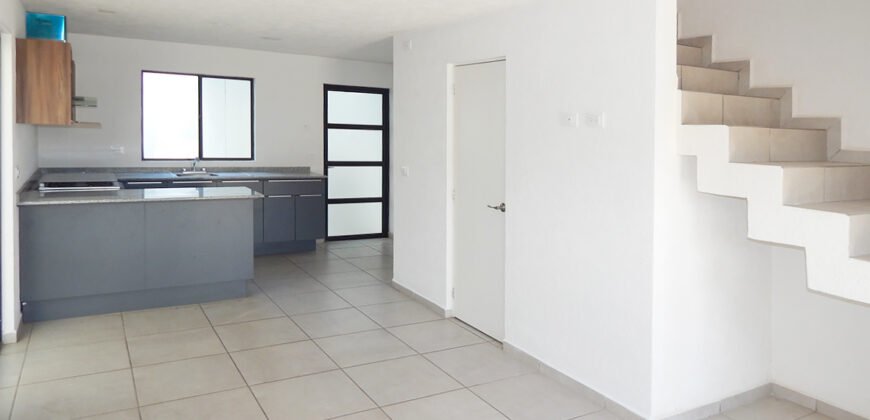 Casa en Venta en ADAMAR Residencial, Tlajomulco. 93 Mts.