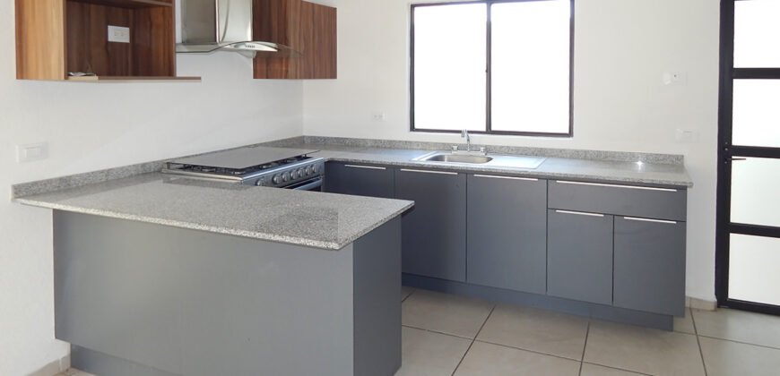 Casa en Venta en ADAMAR Residencial, Tlajomulco. 93 Mts.