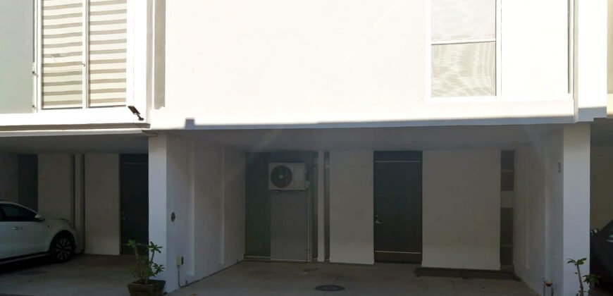 Casa con Doble Altura y Estupendos Acabados en Coto Privado de solo 14 casas – Zapopan Sur, Col. La Florida