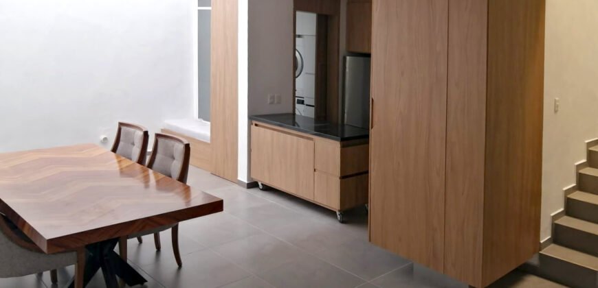 Casa con Doble Altura y Estupendos Acabados en Coto Privado de solo 14 casas – Zapopan Sur, Col. La Florida