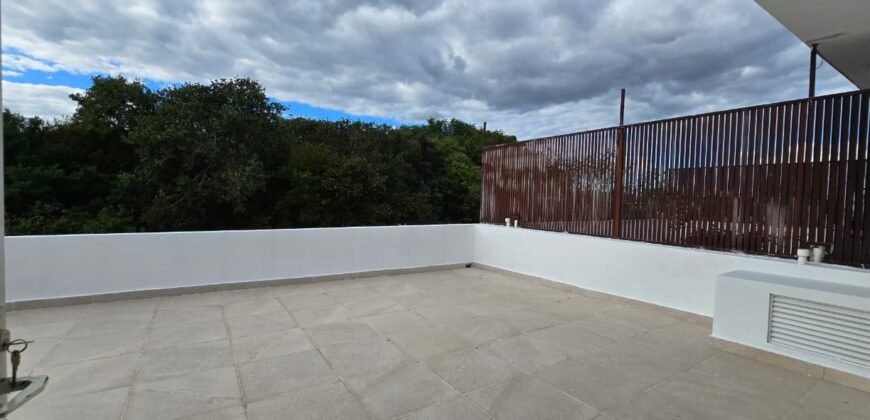 Casa de 3 recámaras + sala de tv, ubicada a sólo 1 cuadra de Plaza Las Américas