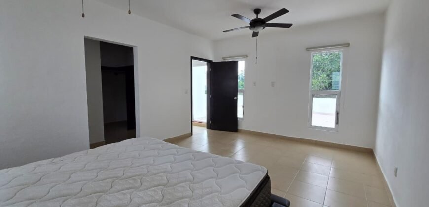 Casa de 3 recámaras + sala de tv, ubicada a sólo 1 cuadra de Plaza Las Américas