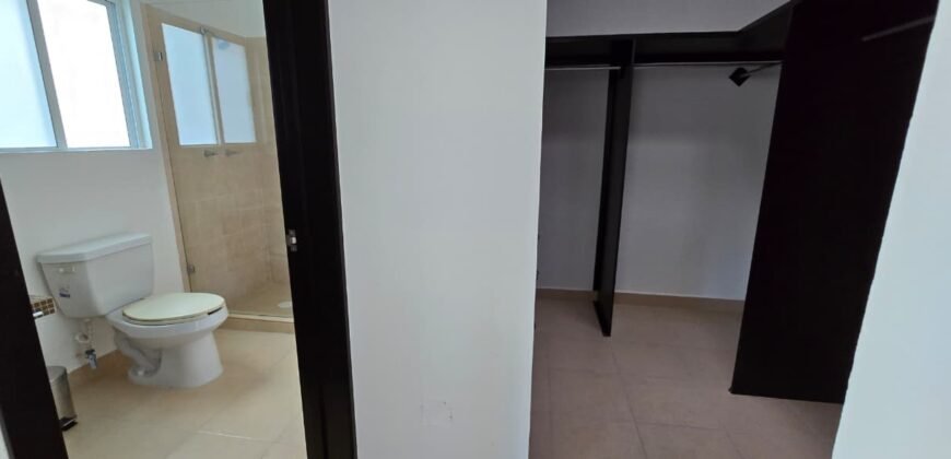 Casa de 3 recámaras + sala de tv, ubicada a sólo 1 cuadra de Plaza Las Américas