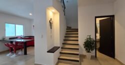 Casa de 3 recámaras + sala de tv, ubicada a sólo 1 cuadra de Plaza Las Américas