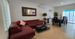 Casa de 3 recámaras + sala de tv, ubicada a sólo 1 cuadra de Plaza Las Américas