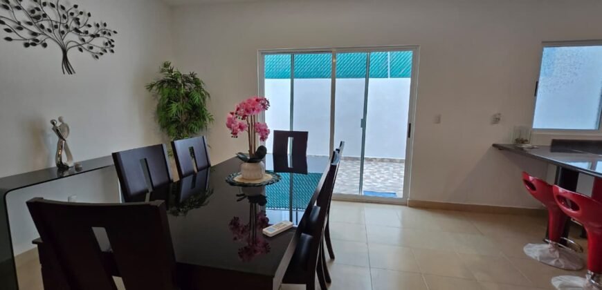 Casa de 3 recámaras + sala de tv, ubicada a sólo 1 cuadra de Plaza Las Américas