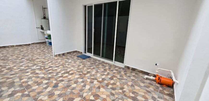 Casa de 3 recámaras + sala de tv, ubicada a sólo 1 cuadra de Plaza Las Américas