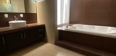 VENTA RESIDENCIA: ALCAZAR, NORTE DE LA CIUDAD