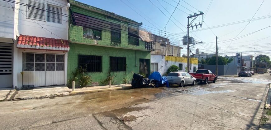 🏡 Casa en venta de 209 mt2 construidos!!! Céntrica, en Calle Natividad Arias, casi esq. Noe de la Flor, Col. 18 Marzo, Vhsa., Tab. por $1,900,000!!