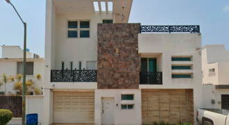 C-1619 / Casa en Venta en Fracc. 18 de Marzo, Cd. Madero, Tamps.