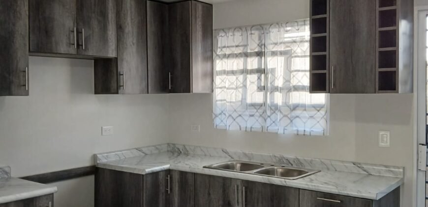 RENTA CASA INDEPENDIENTE, FRACC. BURDEOS RESIDENCIAL