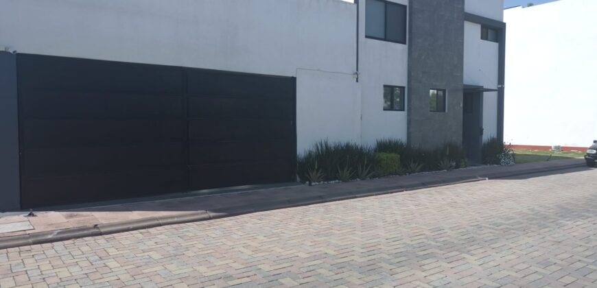 VENTA DE RESIDENCIA AMUEBLADA Y EQUIPADA EN RESIDENCIAL PRIVADO