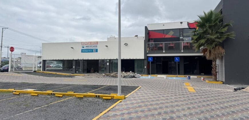 LOCAL EN RENTA EN PLAZA FONTANA